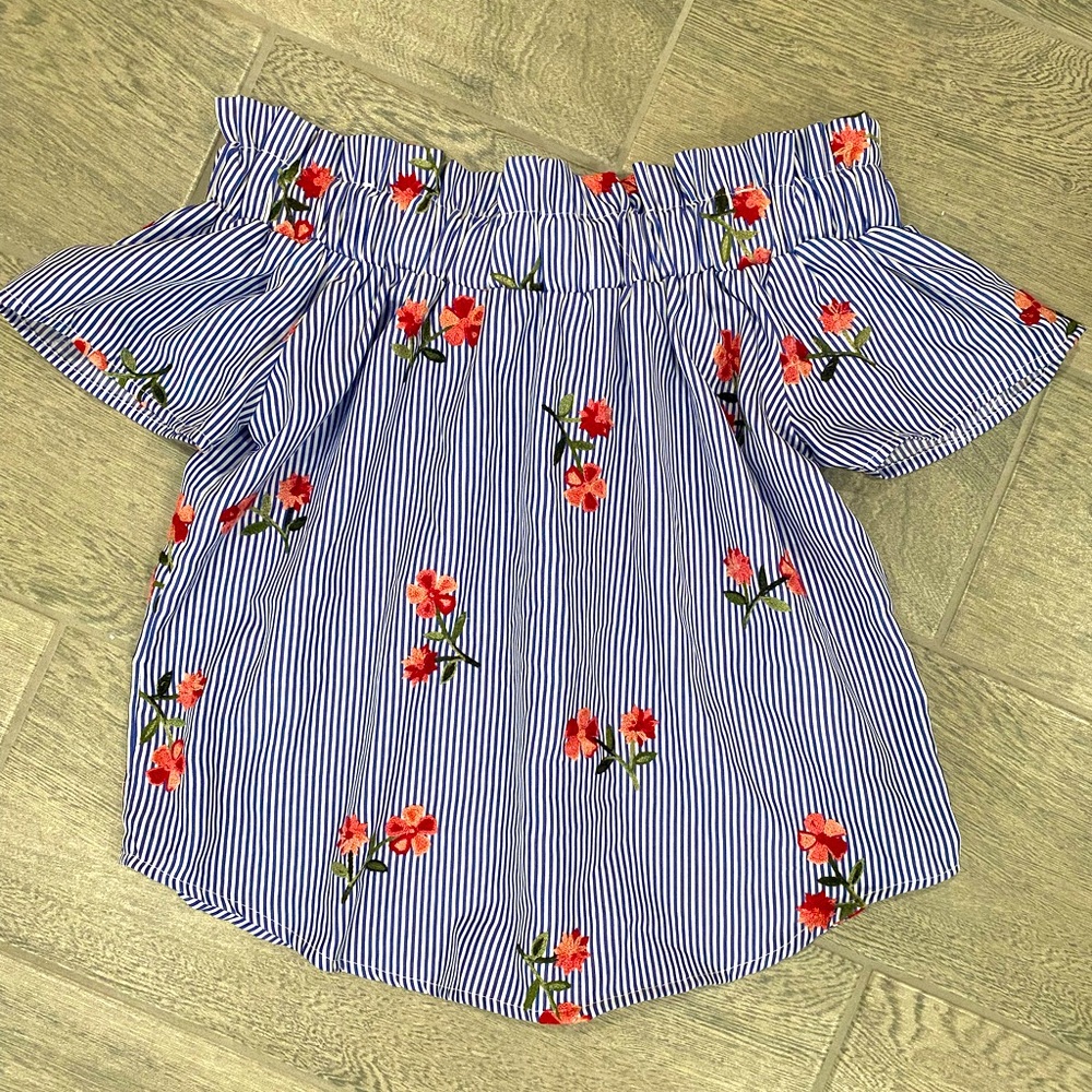 Active USA, off the shoulder, blouse